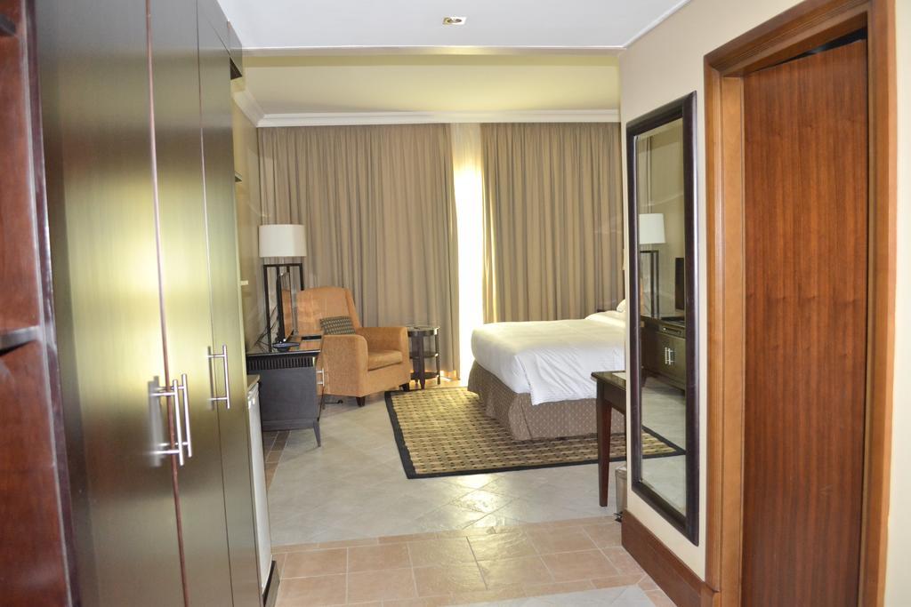 Sheraton Khalidiya Hotel 4*